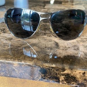 Oakley Women’s Polarized Aviators